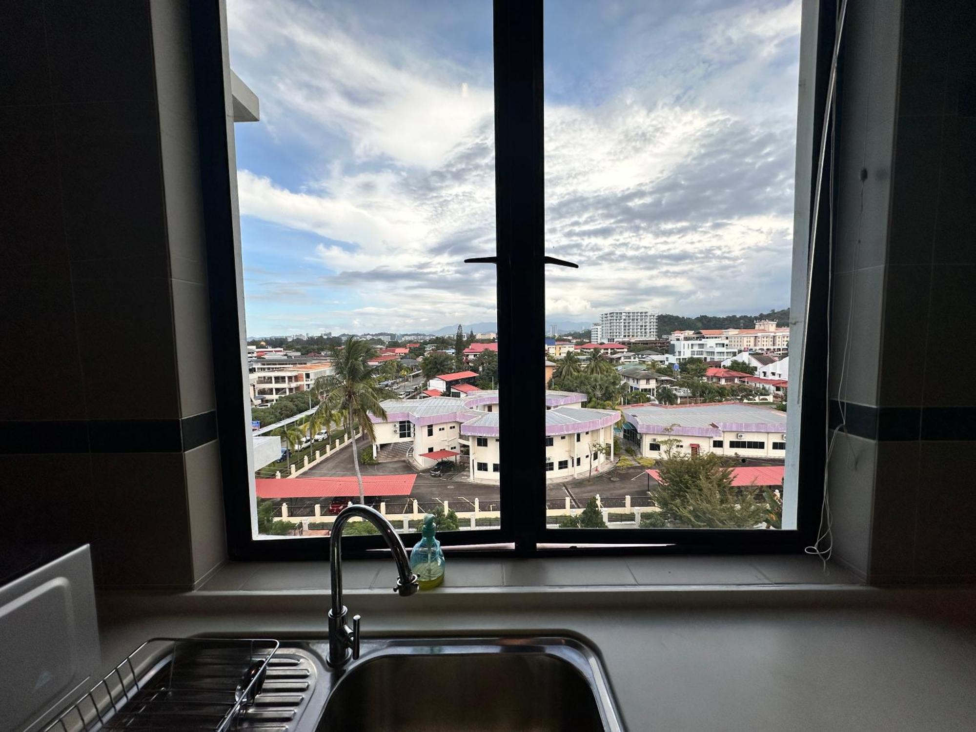 Aa Residen Luxury Condo Homestay 18Mins Walk Tanjung Aru Beach & Golf Course, Not Beach Side Resort Кота-Кинабалу Экстерьер фото